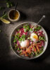 Salade de mâche, endives, betteraves croquantes & son œuf parfait